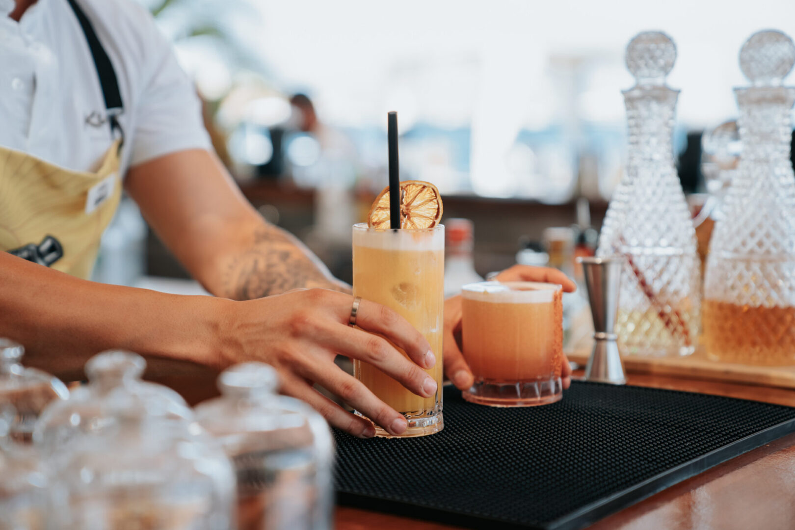 Refreshing drinks with citrus garnish